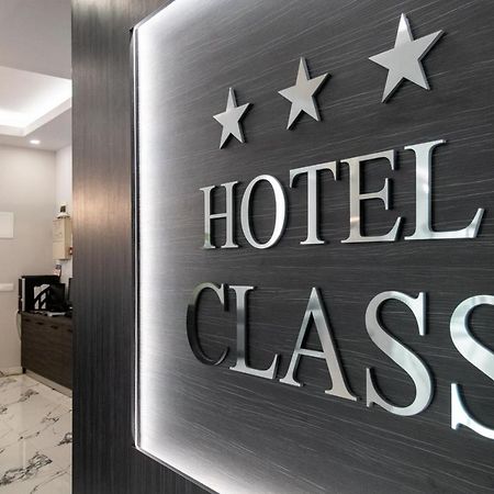 Hotel Class Орадя Экстерьер фото