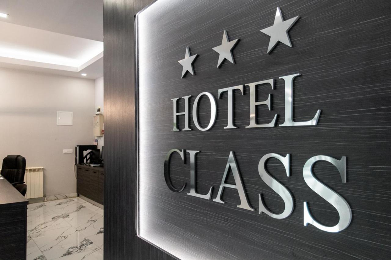 Hotel Class Орадя Экстерьер фото