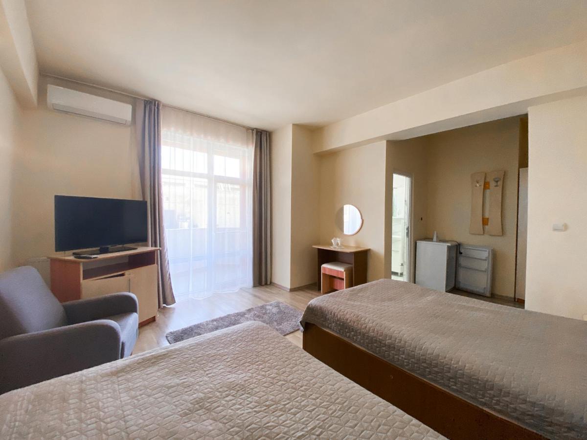 Hotel Class Орадя Экстерьер фото