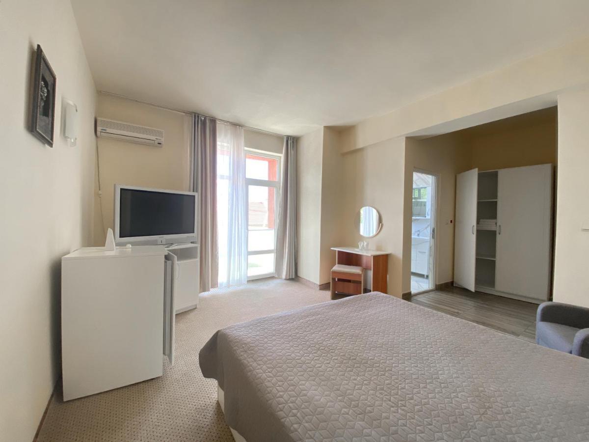 Hotel Class Орадя Экстерьер фото