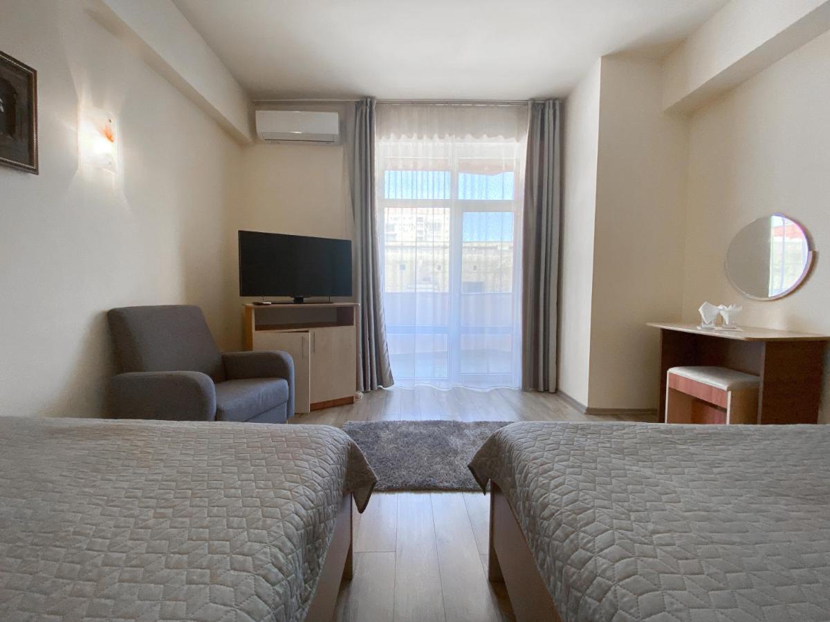 Hotel Class Орадя Экстерьер фото