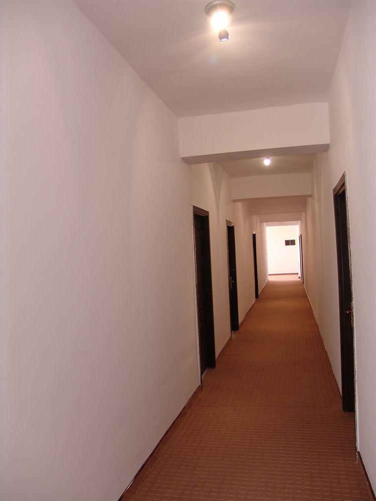 Hotel Class Орадя Экстерьер фото