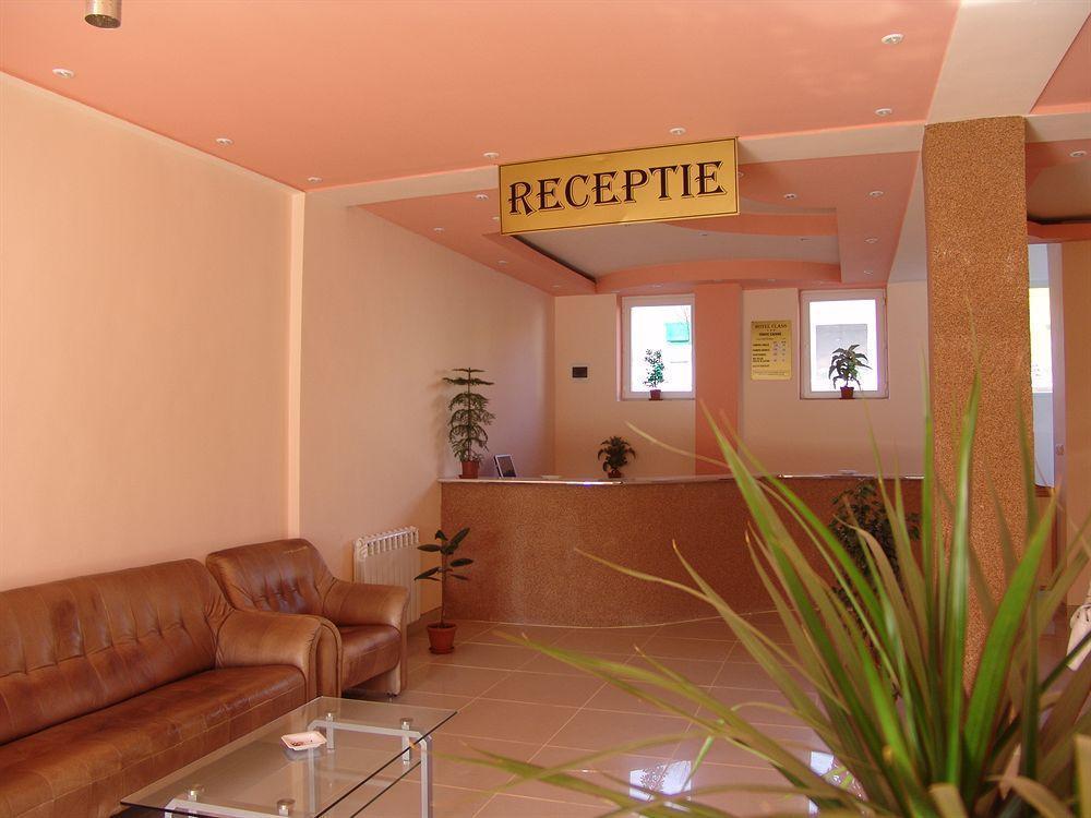 Hotel Class Орадя Экстерьер фото