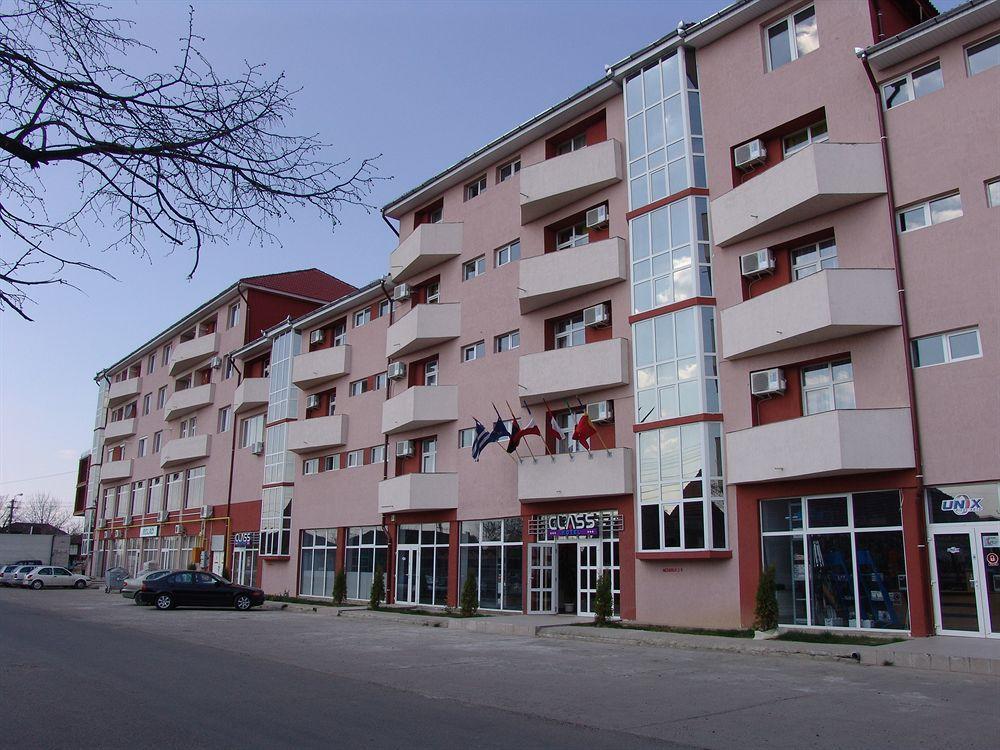 Hotel Class Орадя Экстерьер фото