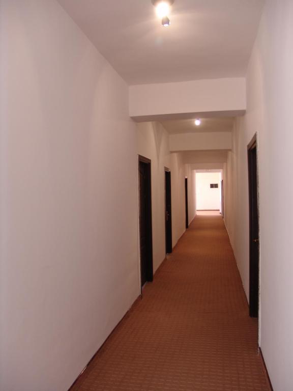 Hotel Class Орадя Экстерьер фото