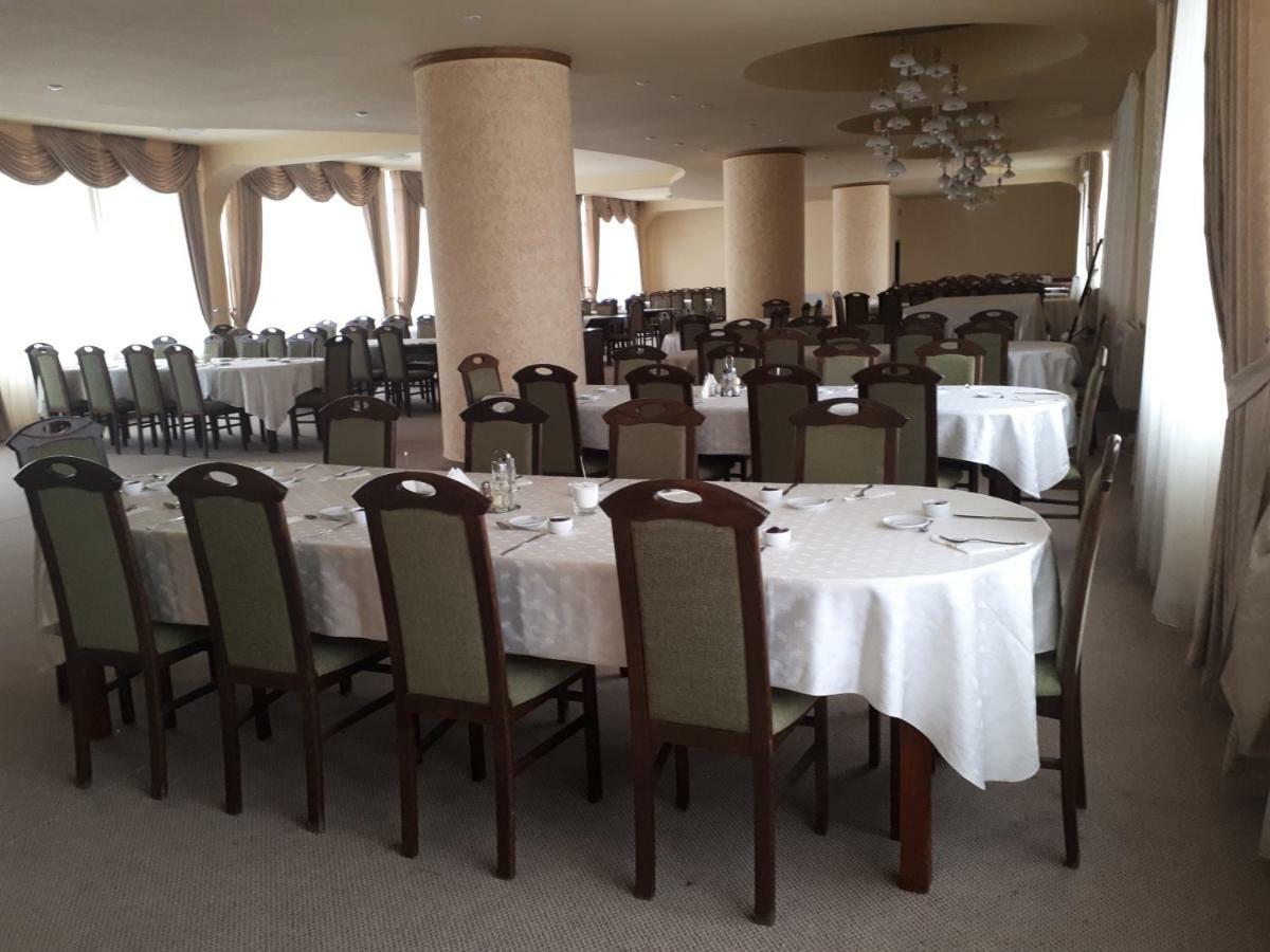 Hotel Class Орадя Экстерьер фото